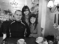 Wojtek, Gosia i Żaklina podczas zwiedzania gorzelni w Wilnie